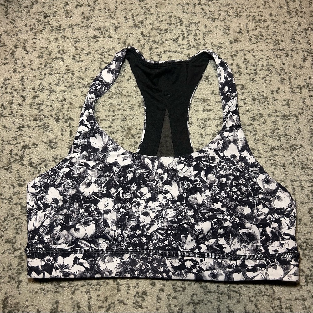 Lululemon Mash Up White Black / Black Invigorate Sports Bra Size 6